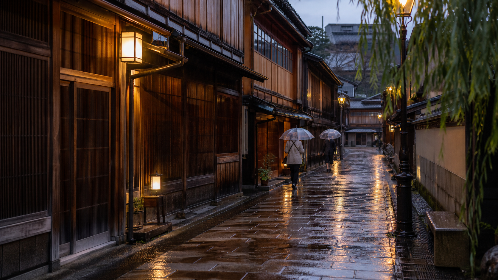 雨に濡れる金沢の茶屋街